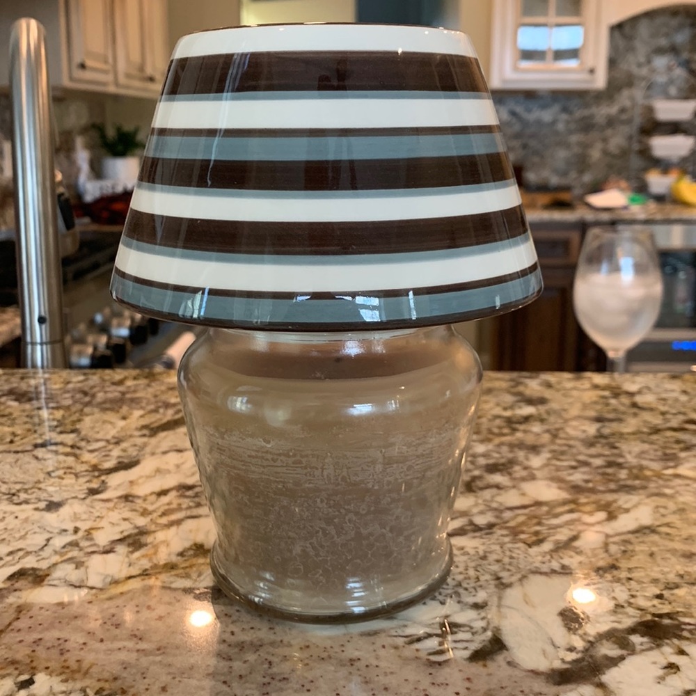 Home Interiors candle and ceramic lampshade